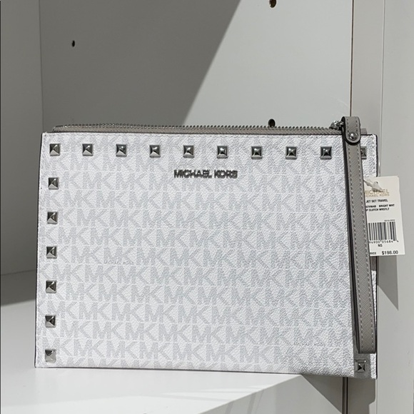 Michael Kors Handbags - Michael Kors Jet Set travel XL clutch wristlet